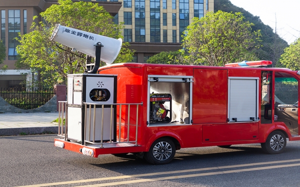 2座除塵車，道路降塵霧炮車